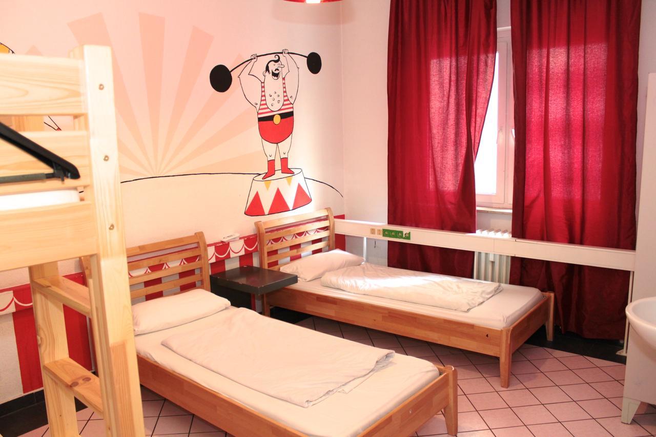 Bed 2 Am Kurfurstendamm Hostel Berlijn